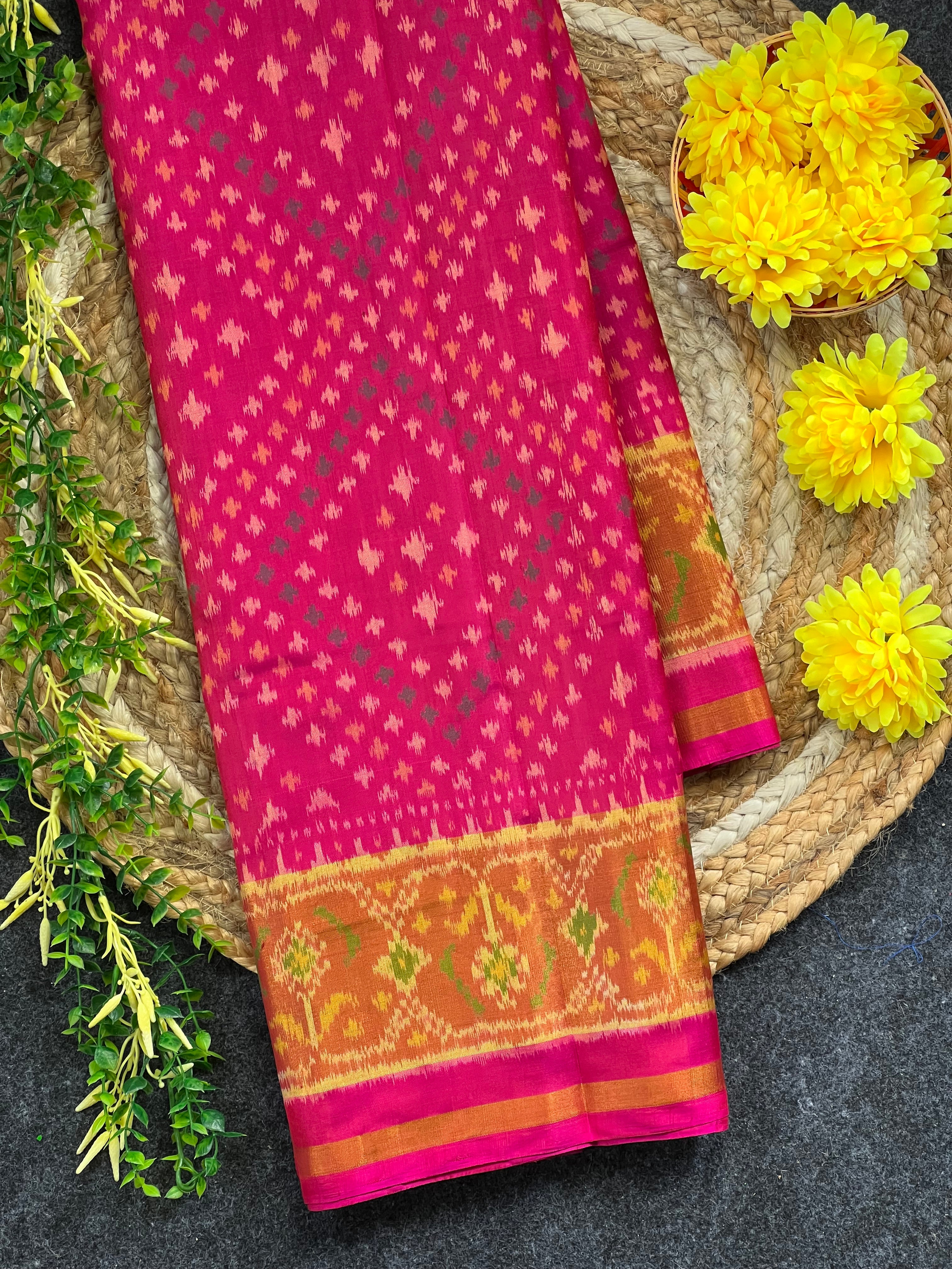 Pink Bandhni Design Handwoven Patola Silk Saree Main image