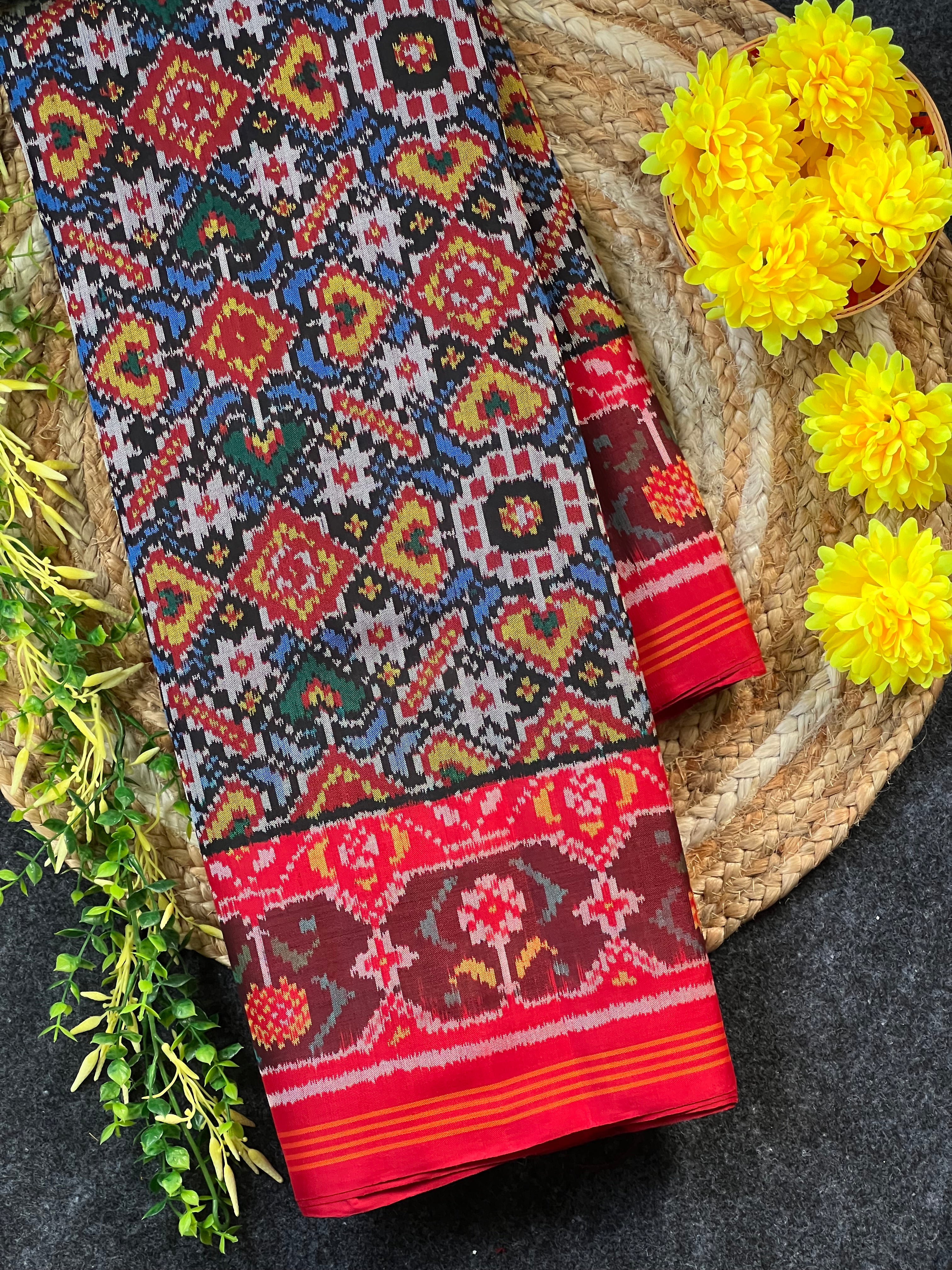 Colorful Traditional Design Handwoven Patola Silk Saree Main image