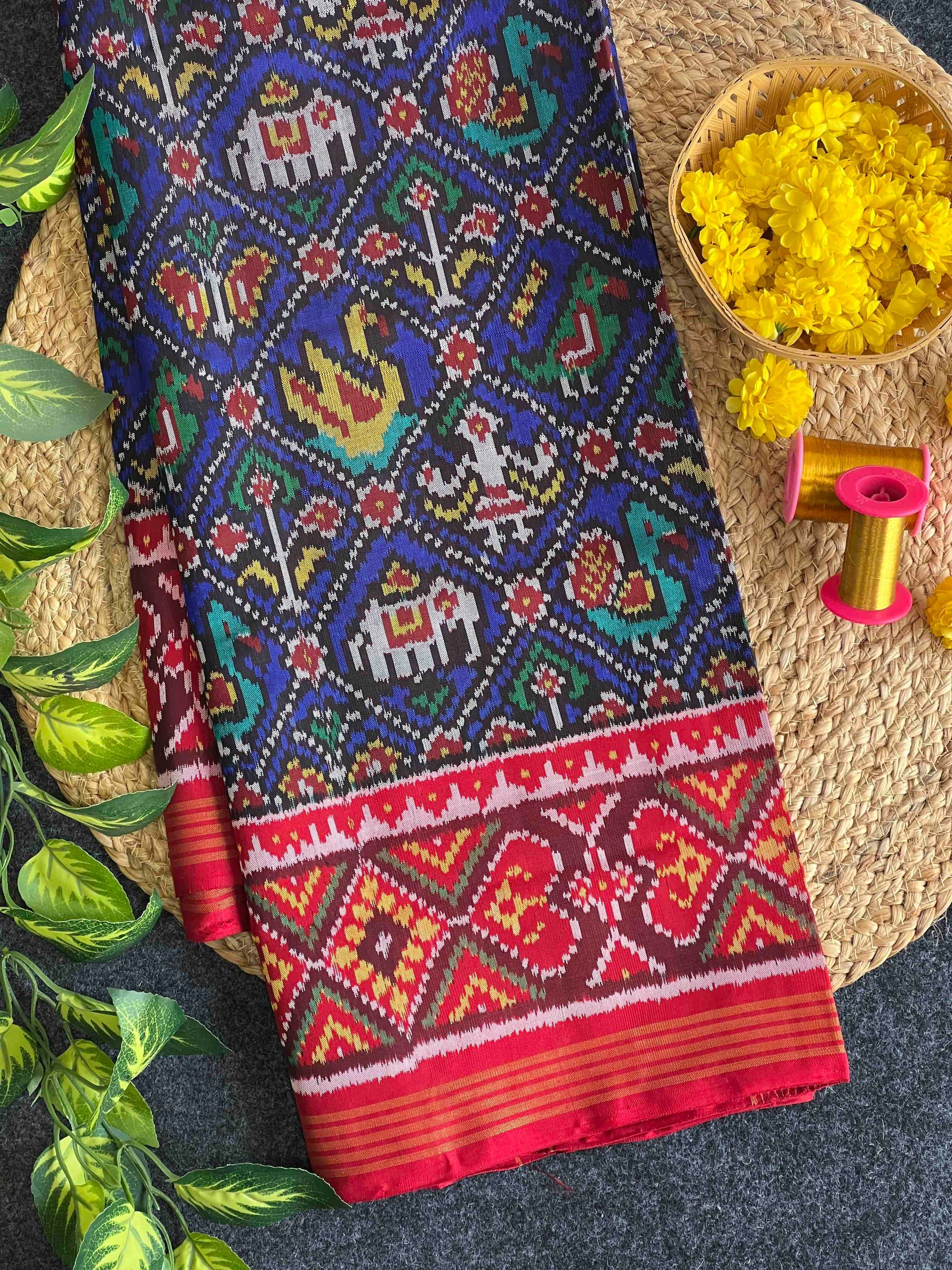 Narikunj Traditional Design Handwoven Patola Silk Saree Main image