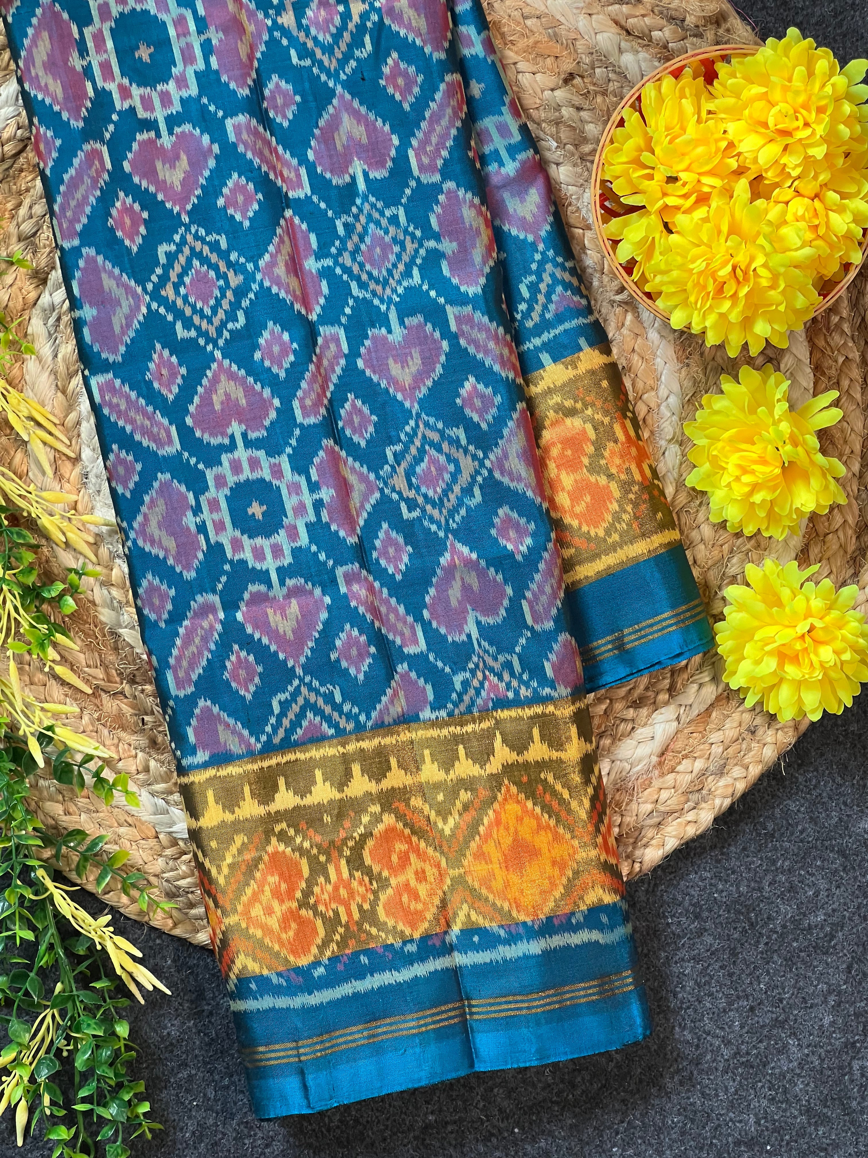 Manekchowk Traditional Design Handwoven Patola Silk Saree Main image