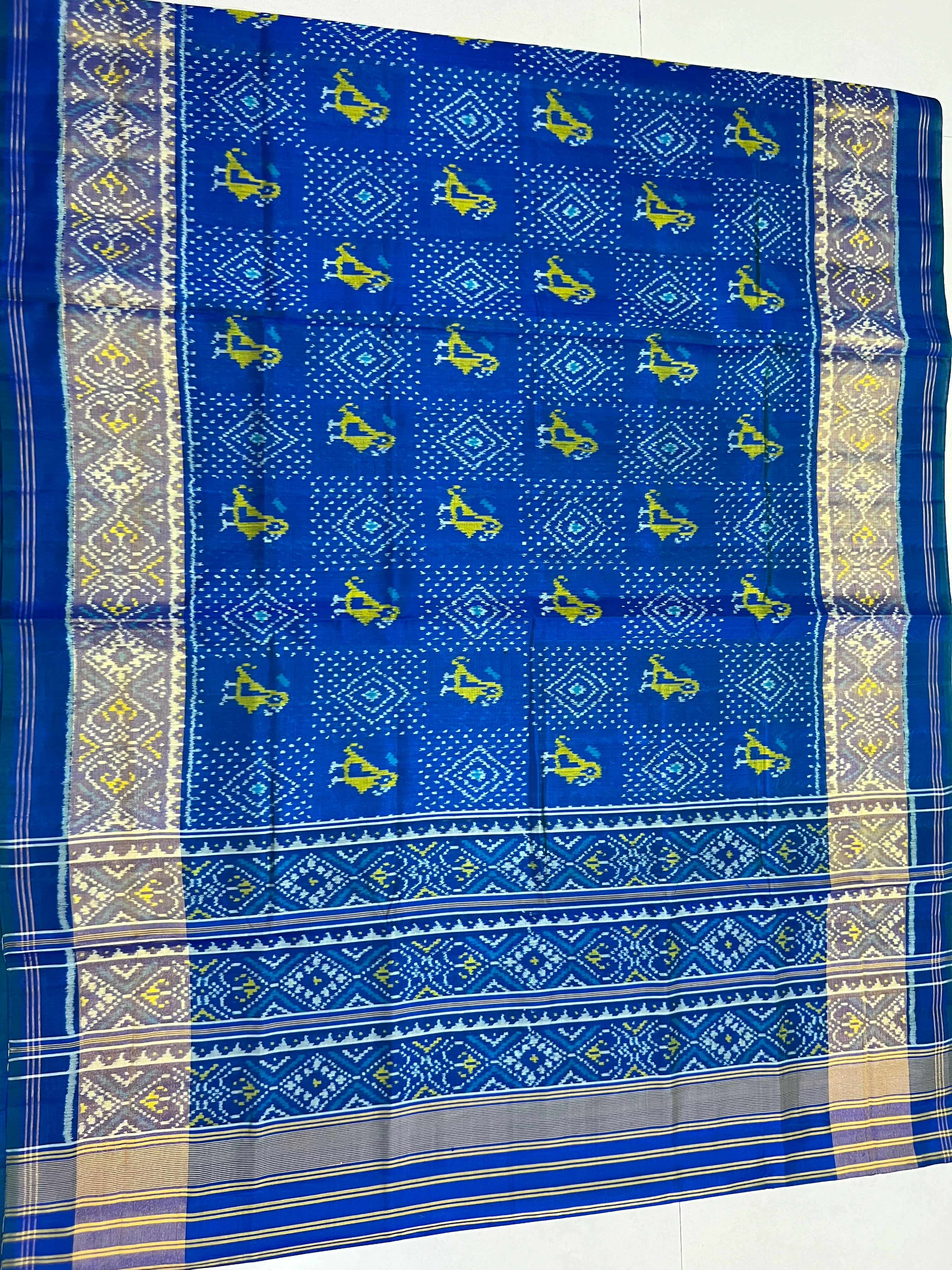 Traditional Design Handwoven Patola Silk Saree Secondary image