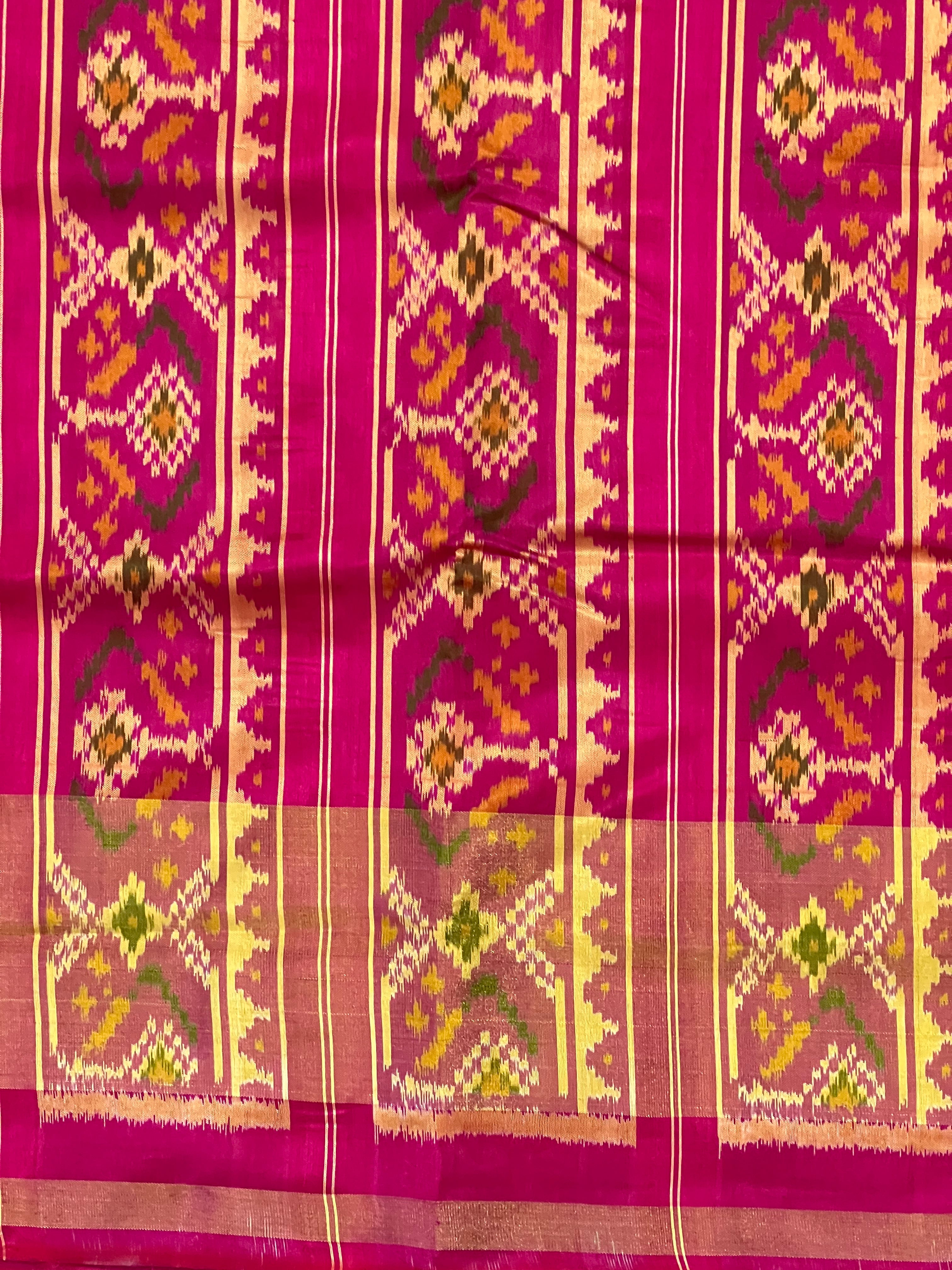 Figure With Navratna Design Handwoven Patola Silk Saree