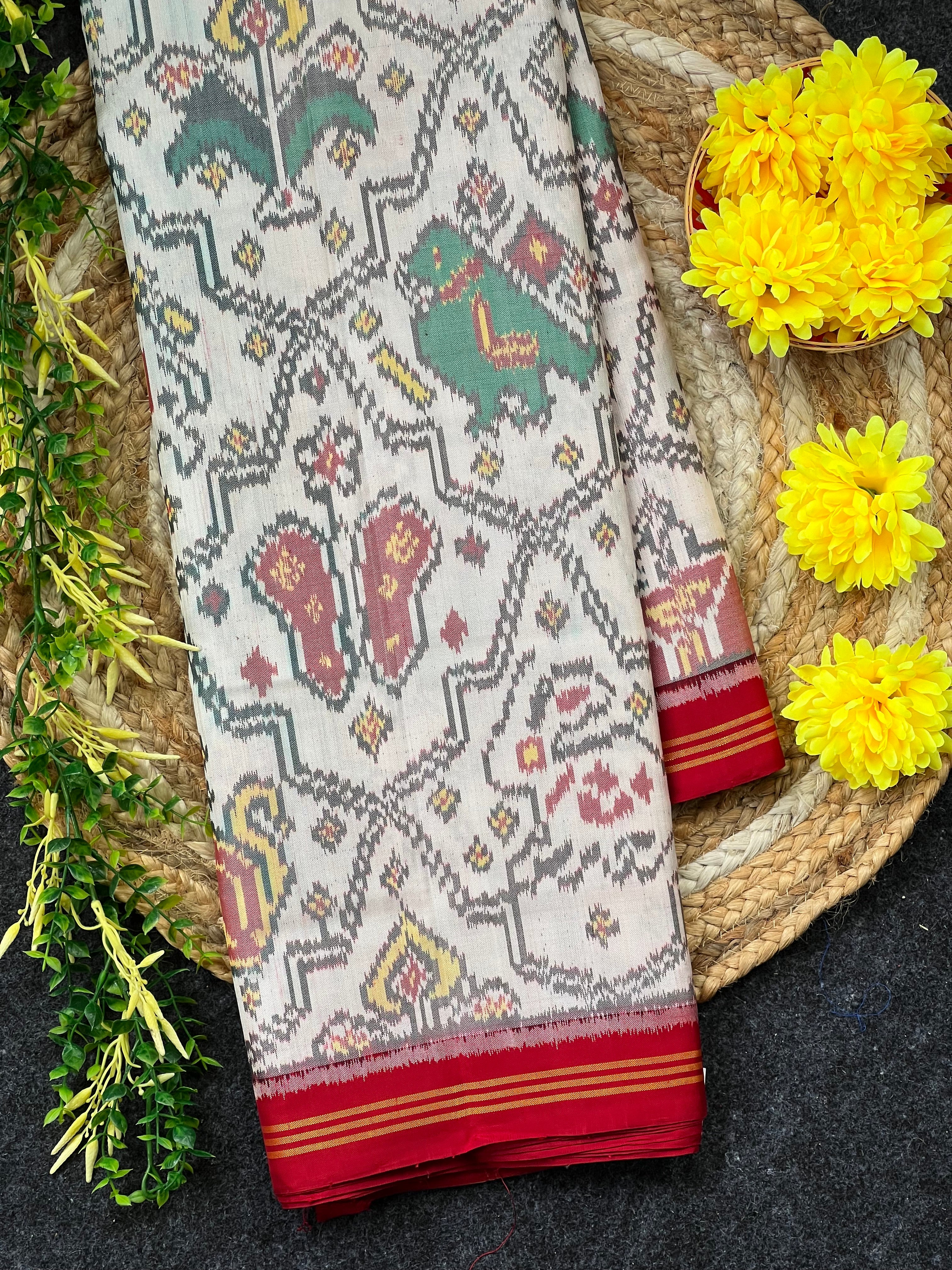 Motif Traditional Design Handwoven Patola Silk Saree