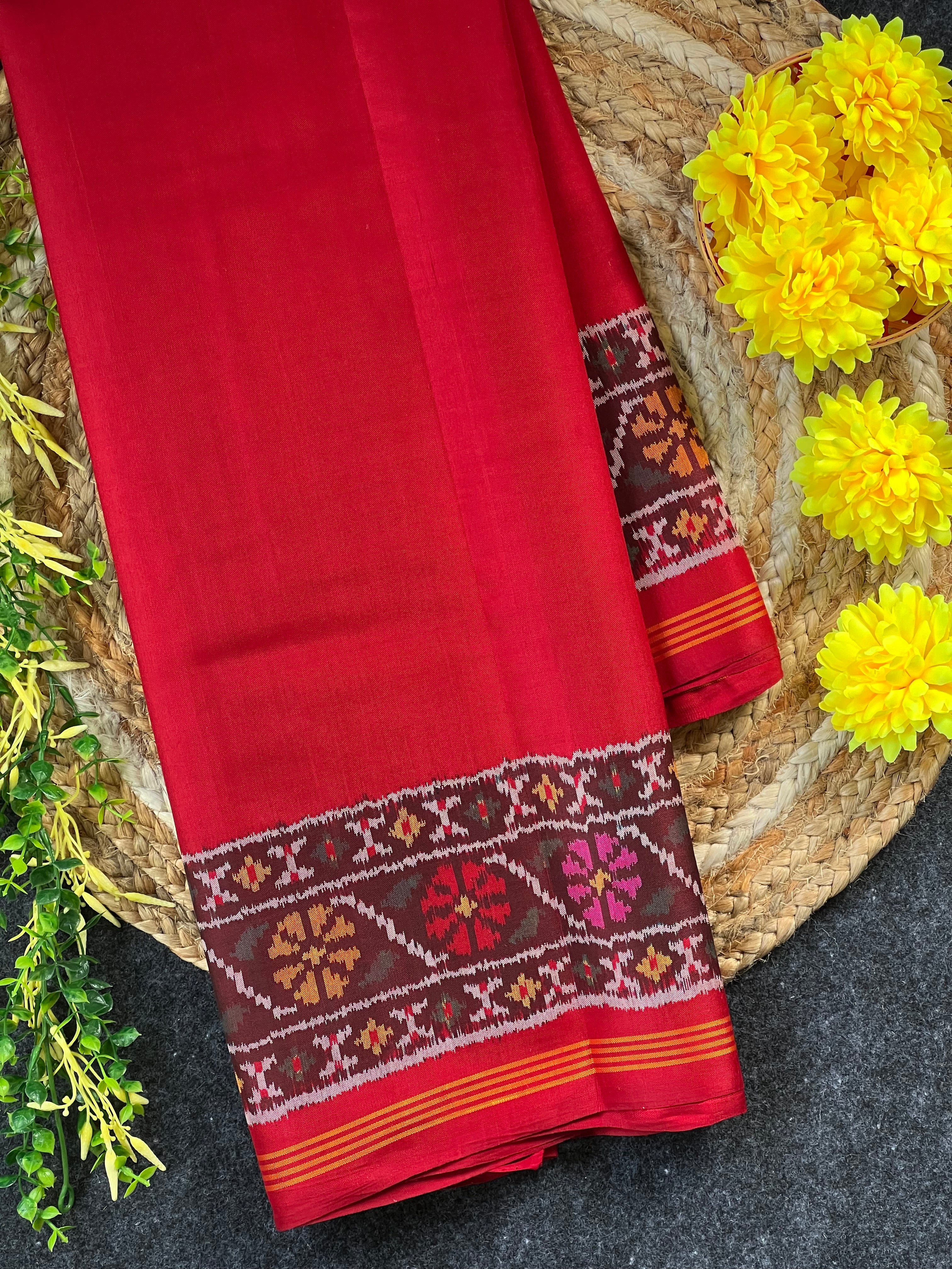 Plain Red Gala Border With Designer Blouse Handwoven Patola Silk Saree Main image