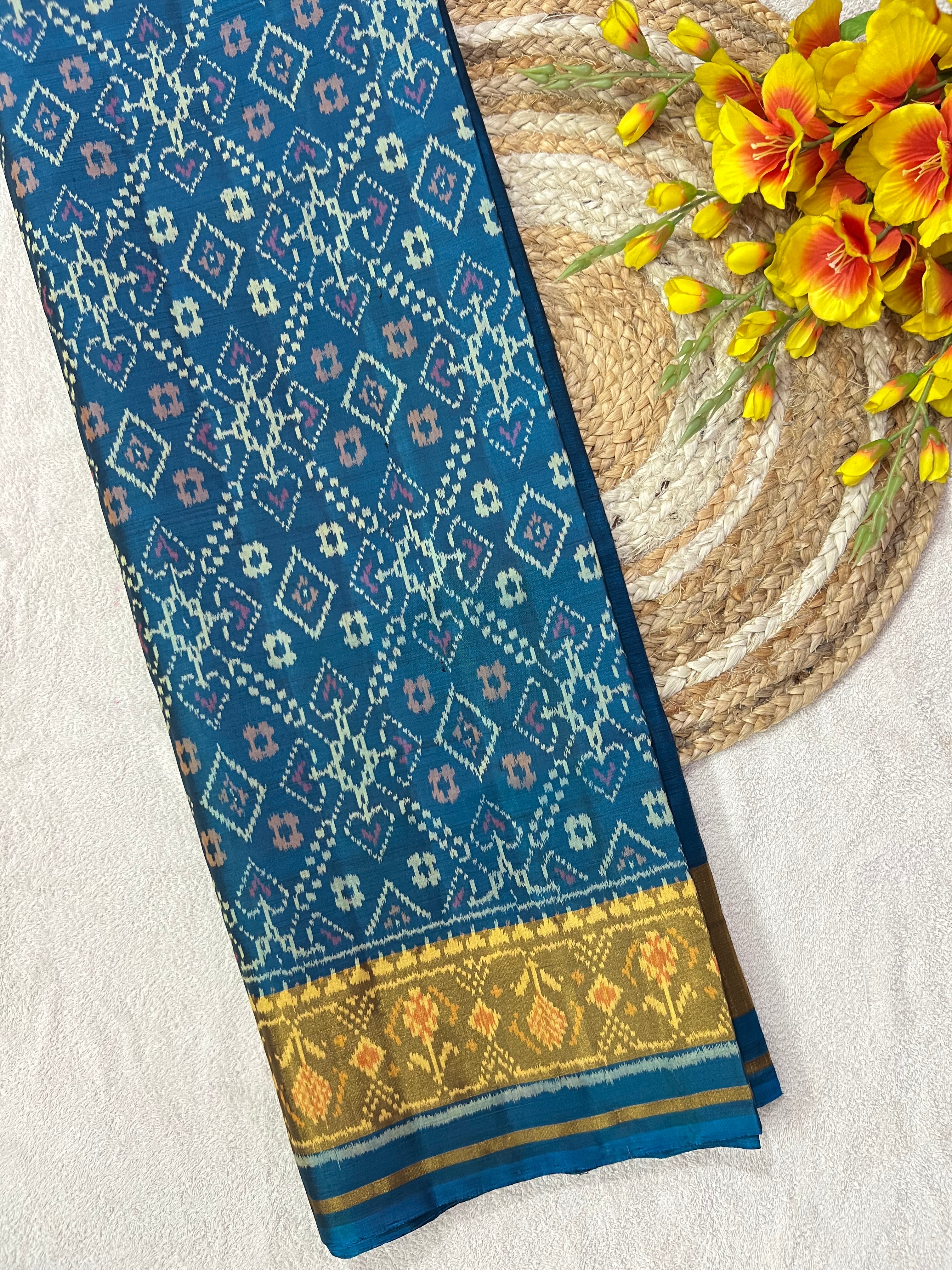 Manekchowk Traditional Design Handwoven Patola Silk Saree Main image