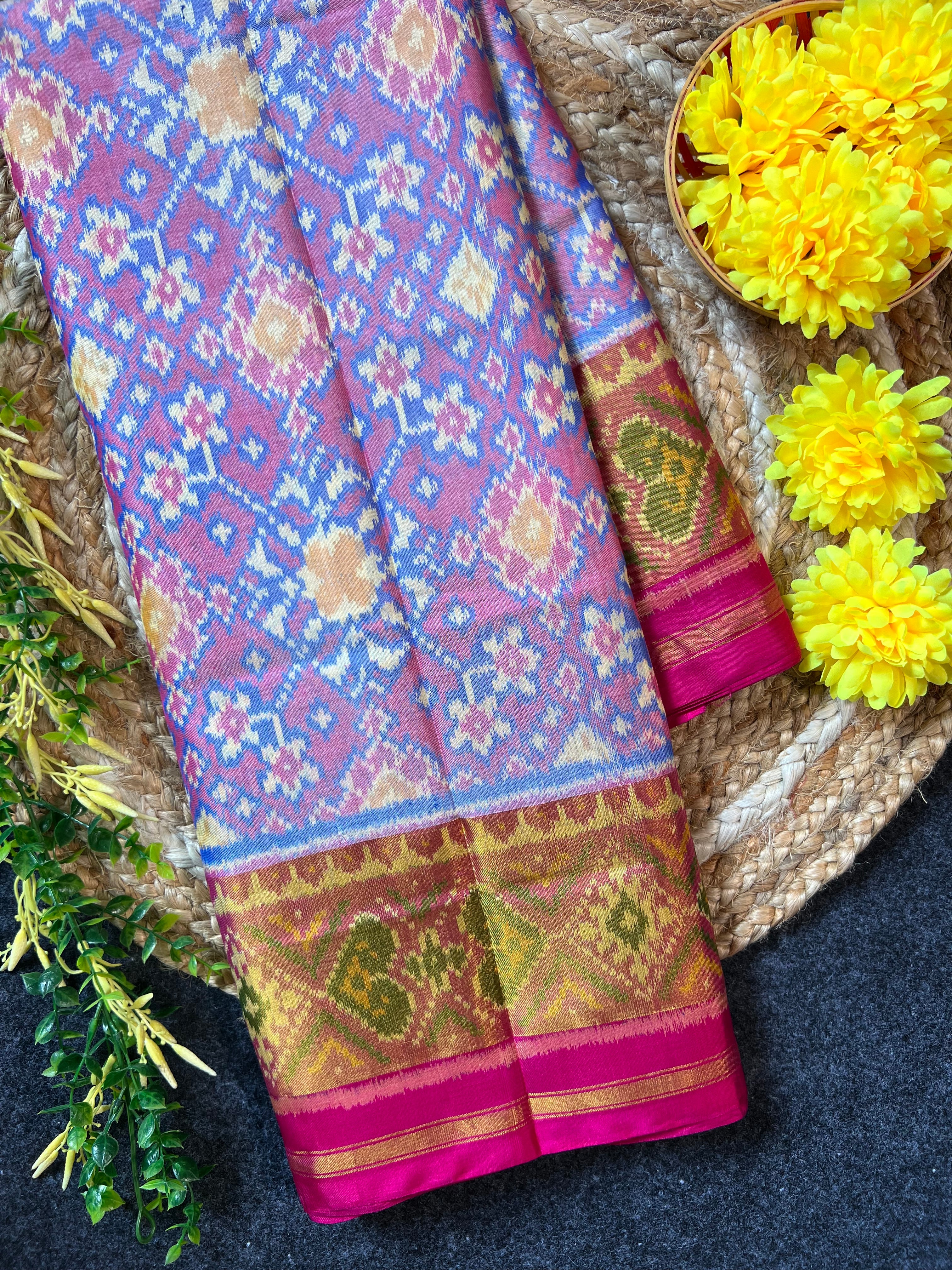 Exclusive Handwoven Patola Silk Saree Main image