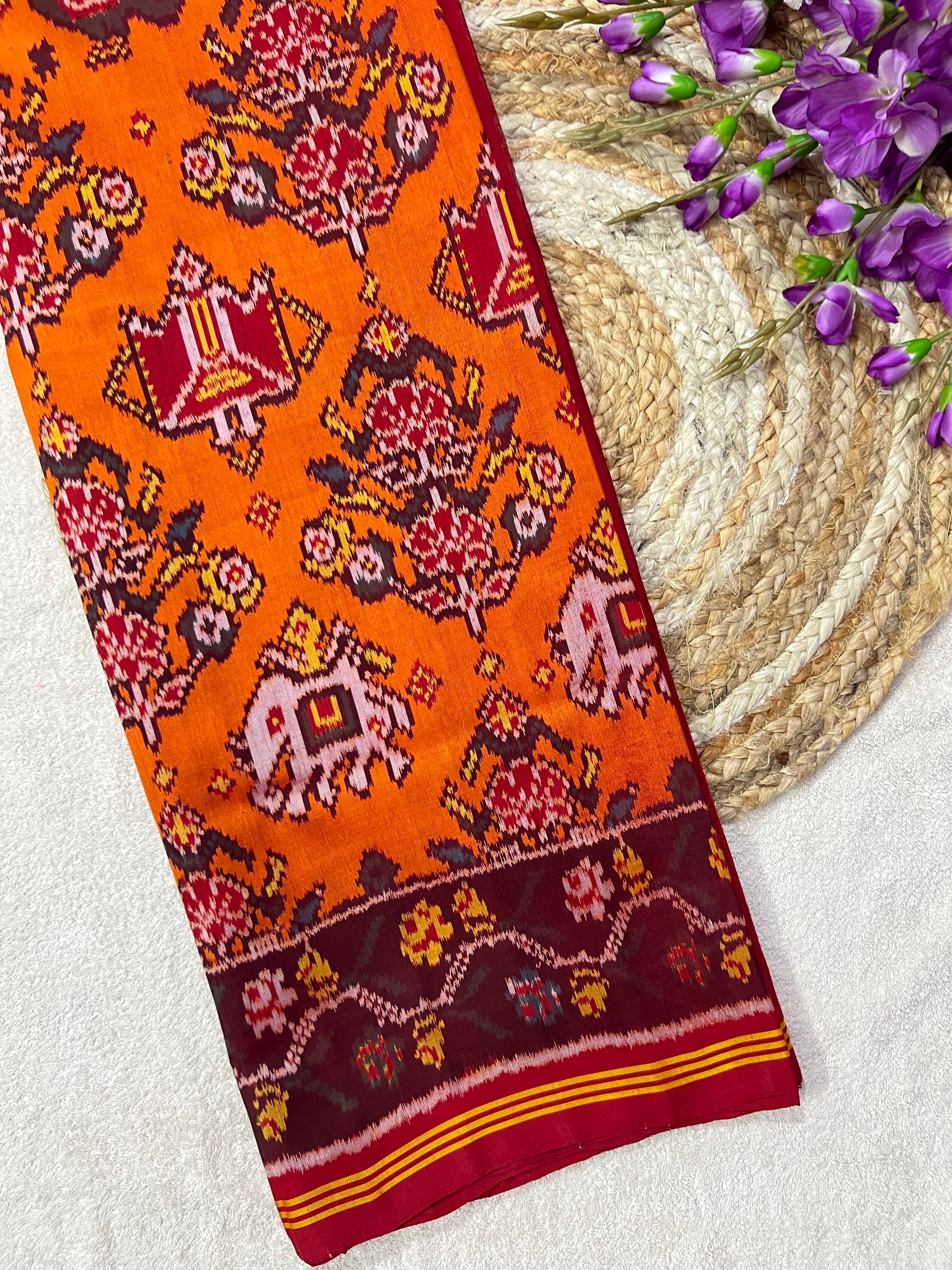 Motifs Traditional Design Handwoven Patola Silk Saree Main image