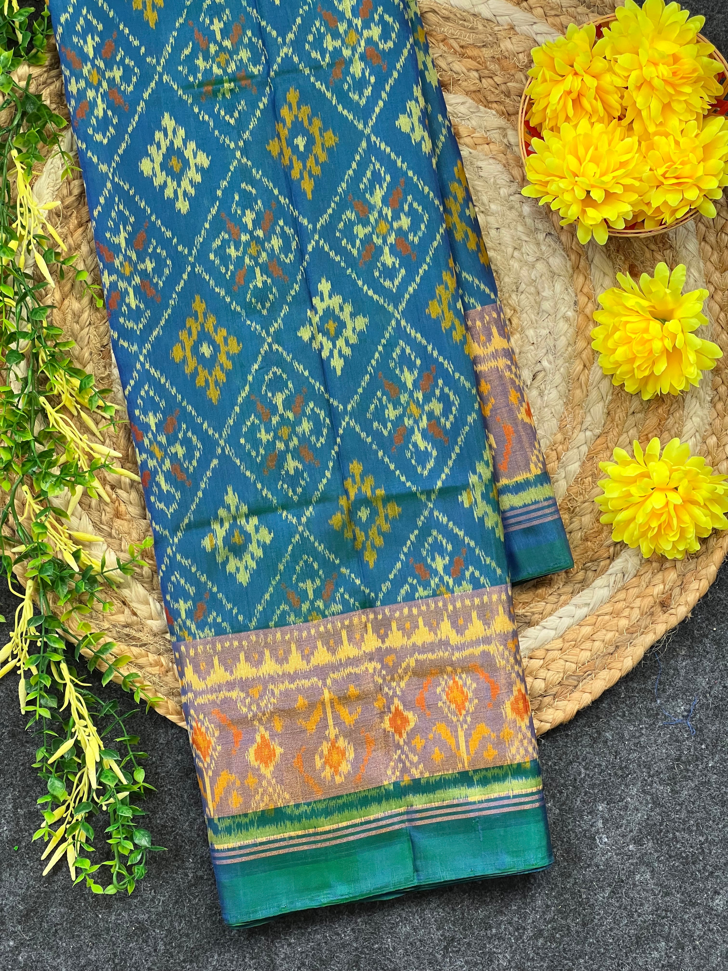 Royal Blue Pan-Chanda Traditional Design Handwoven Patola Silk Saree Main image