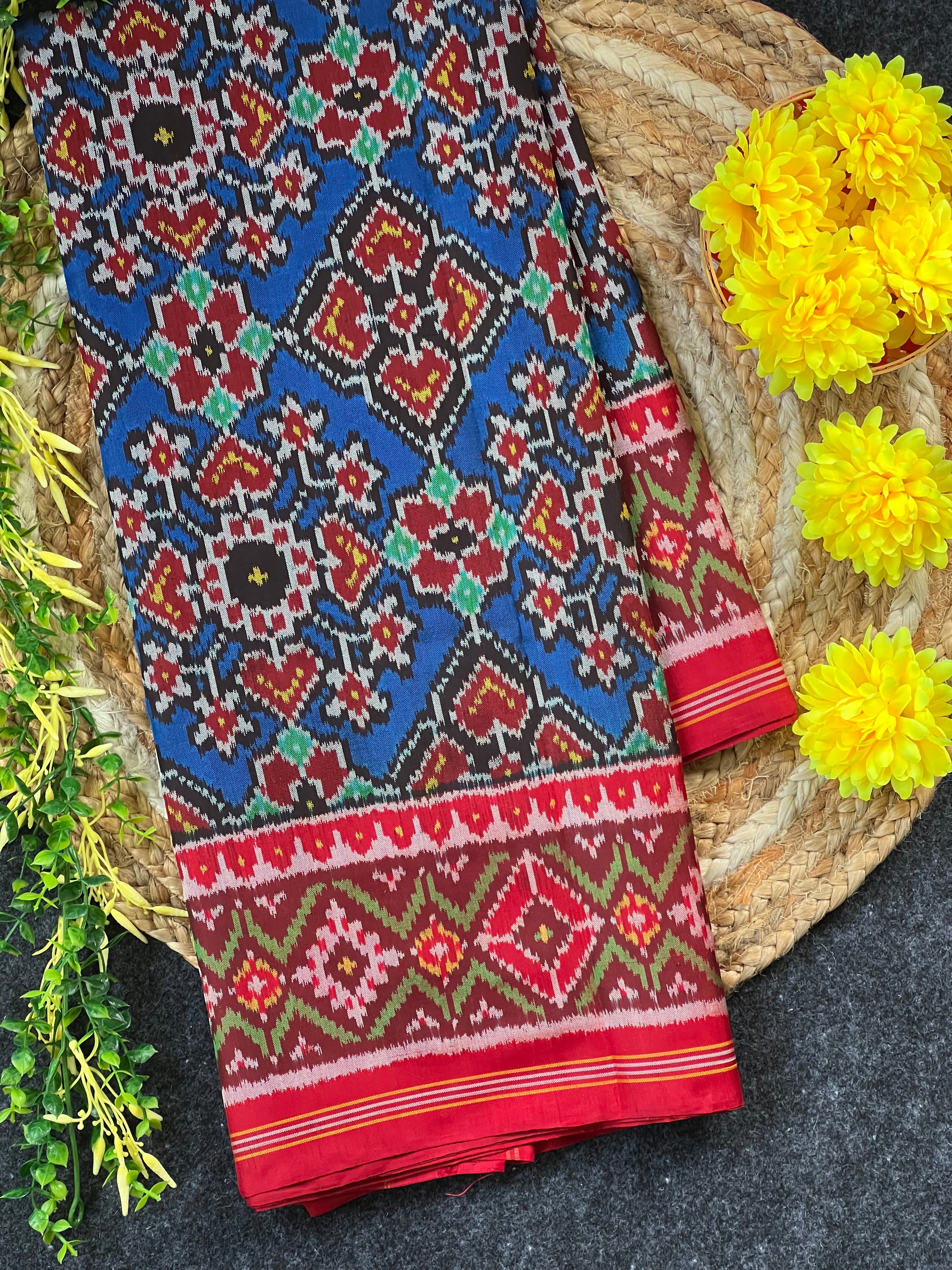 Navratna-Manekchowk Design Handwoven Patola Silk Saree Main image