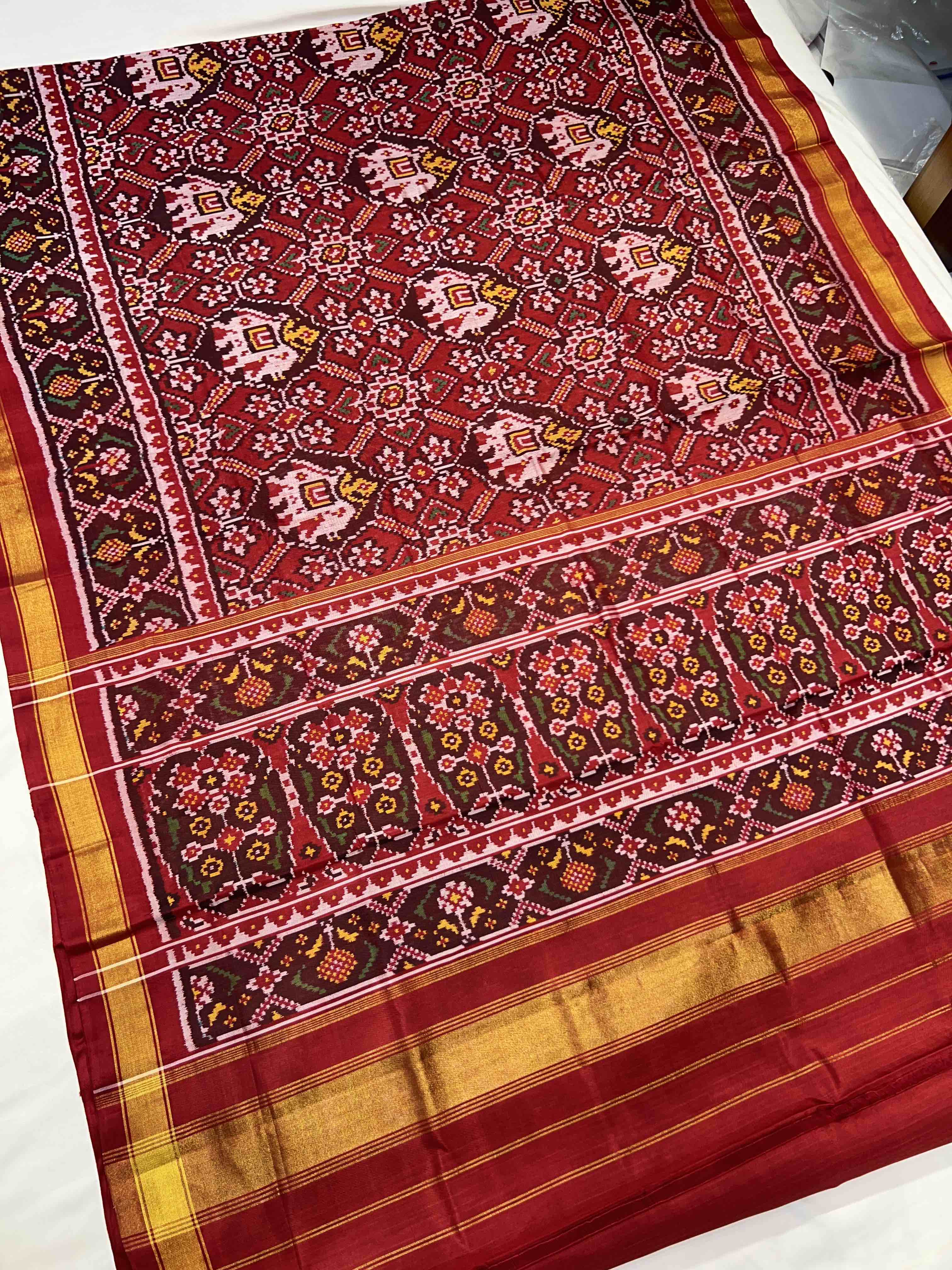 Red Color Traditional Design Handwoven Patola Silk Saree Secondary image