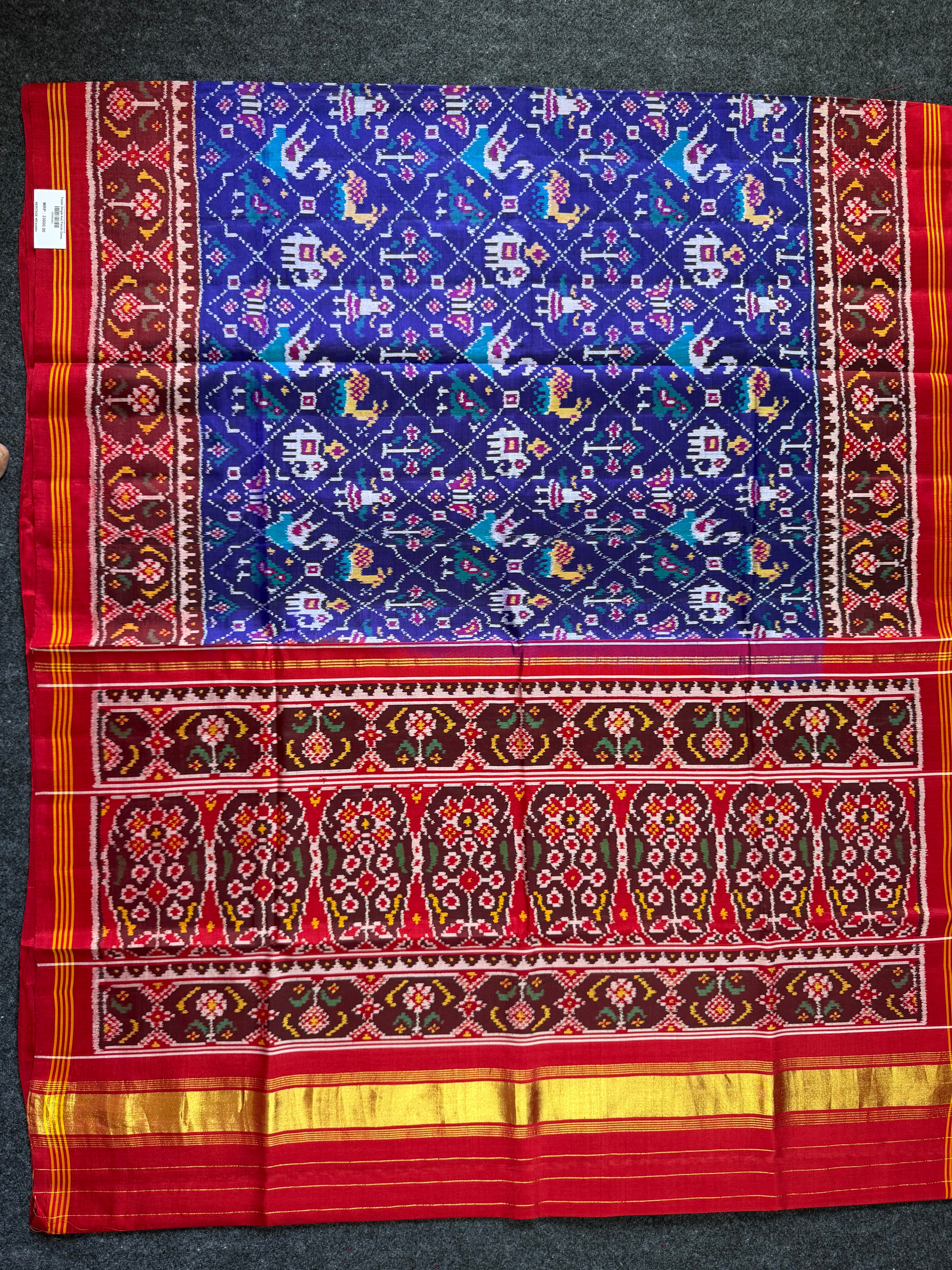 Exclusive Motif Design Handwoven Patola Silk Saree Secondary image