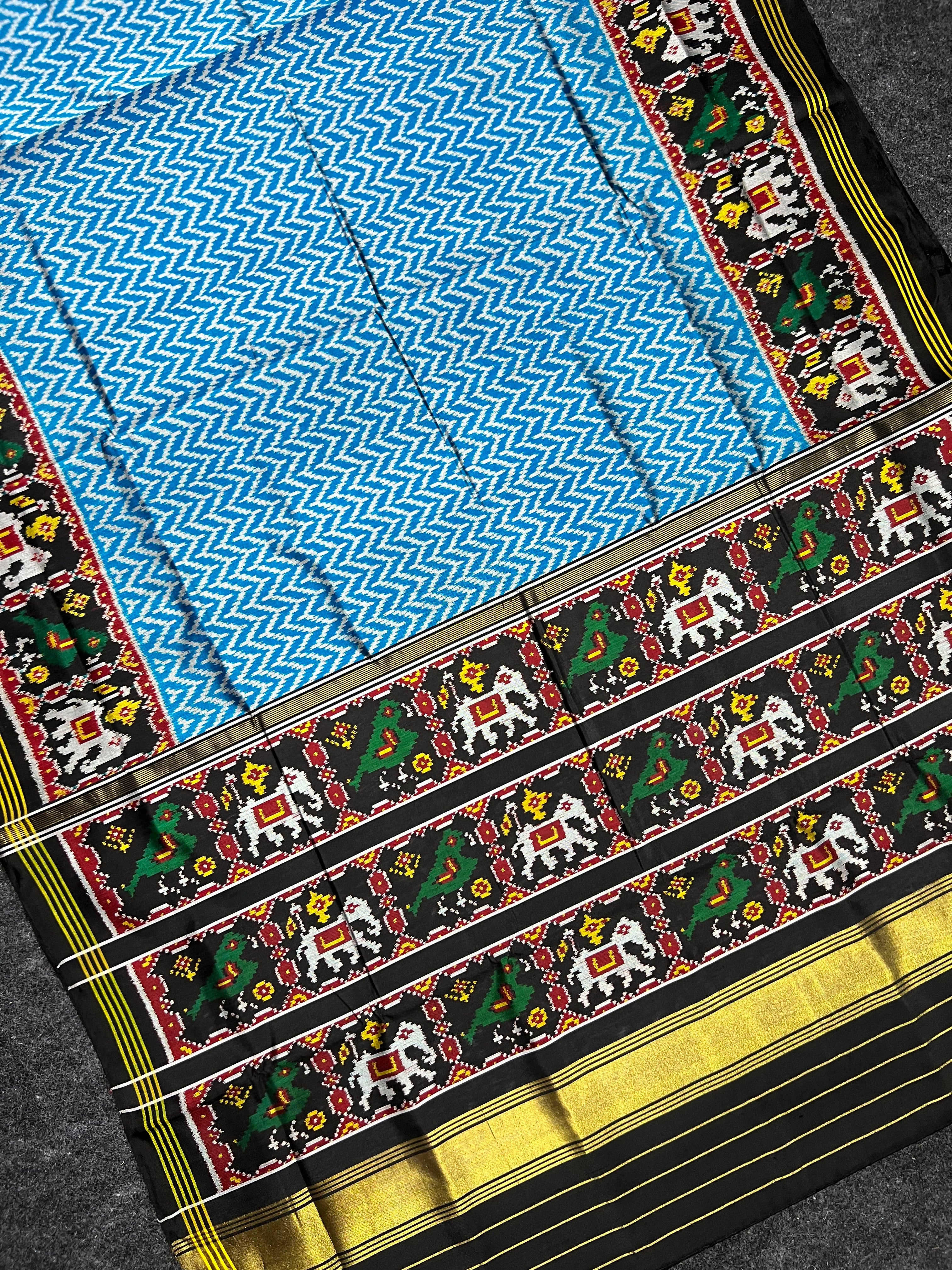 Laheriya Design Handwoven Patola Silk Saree