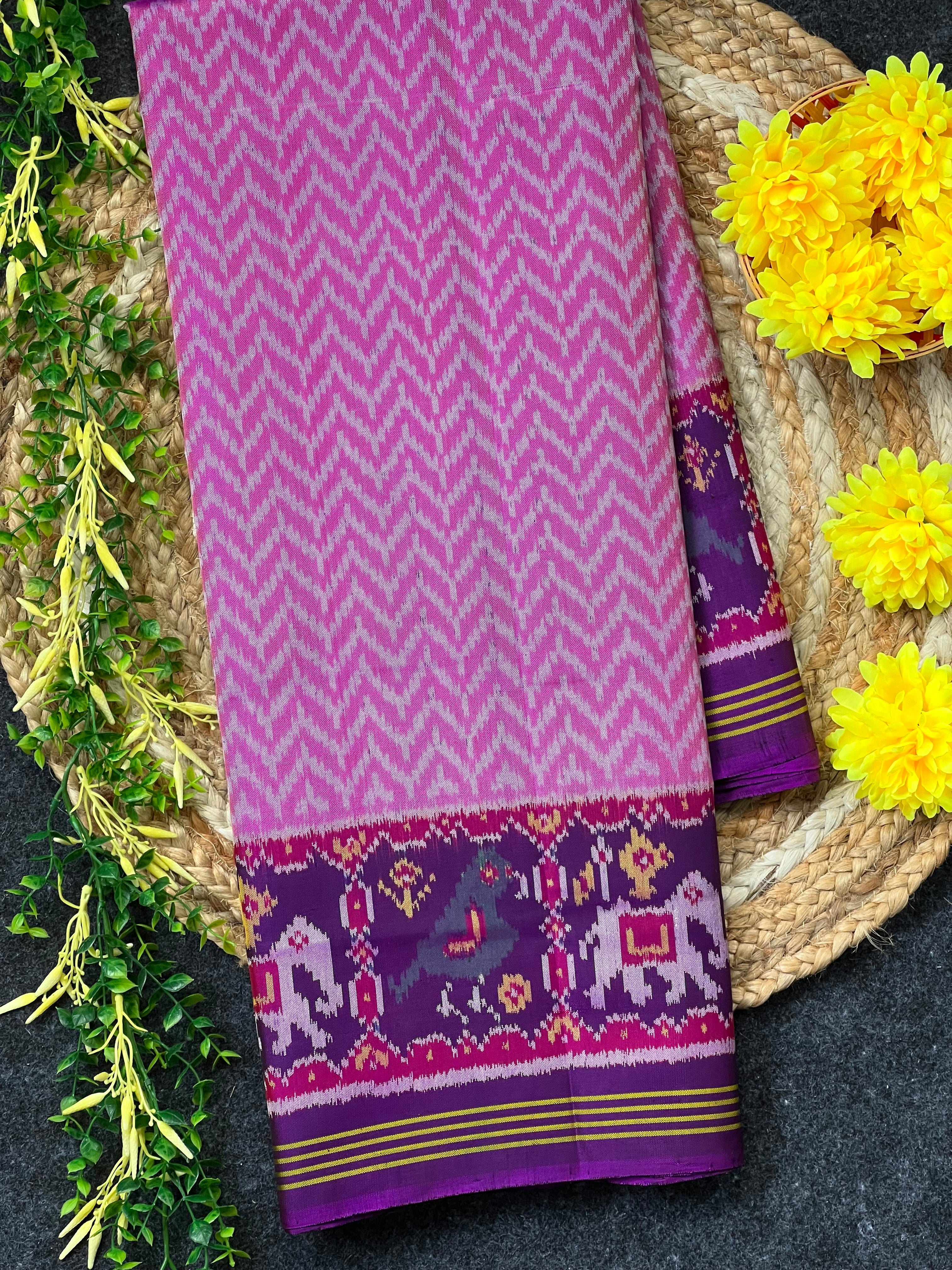 Laheriya Design Handwoven Patola Silk Saree Main image