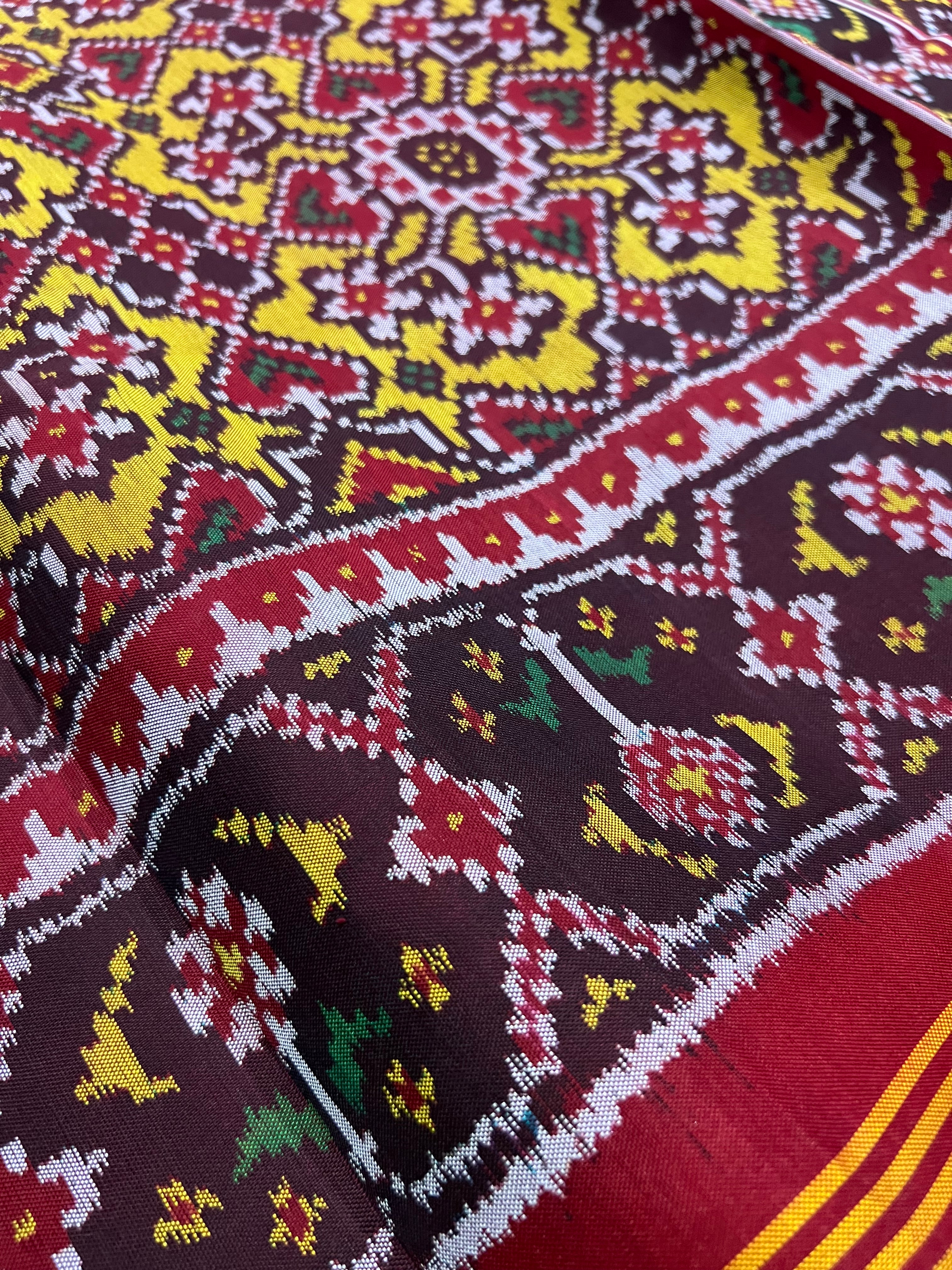 Navratna-Menekchowk Traditional Design Handwoven Patola Silk Saree