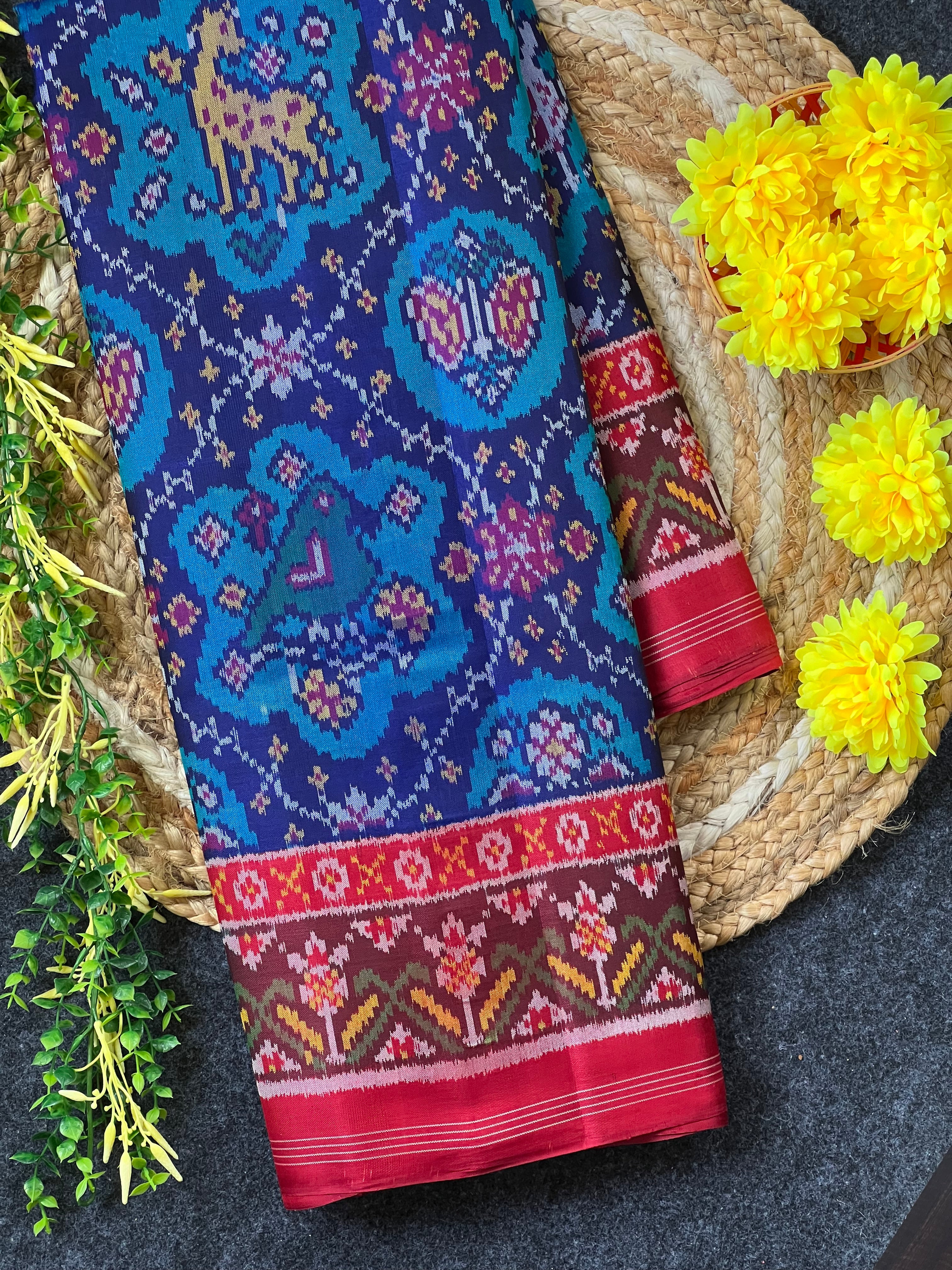 Exclusive Motifs Design Handwoven Patola Silk Saree Main image