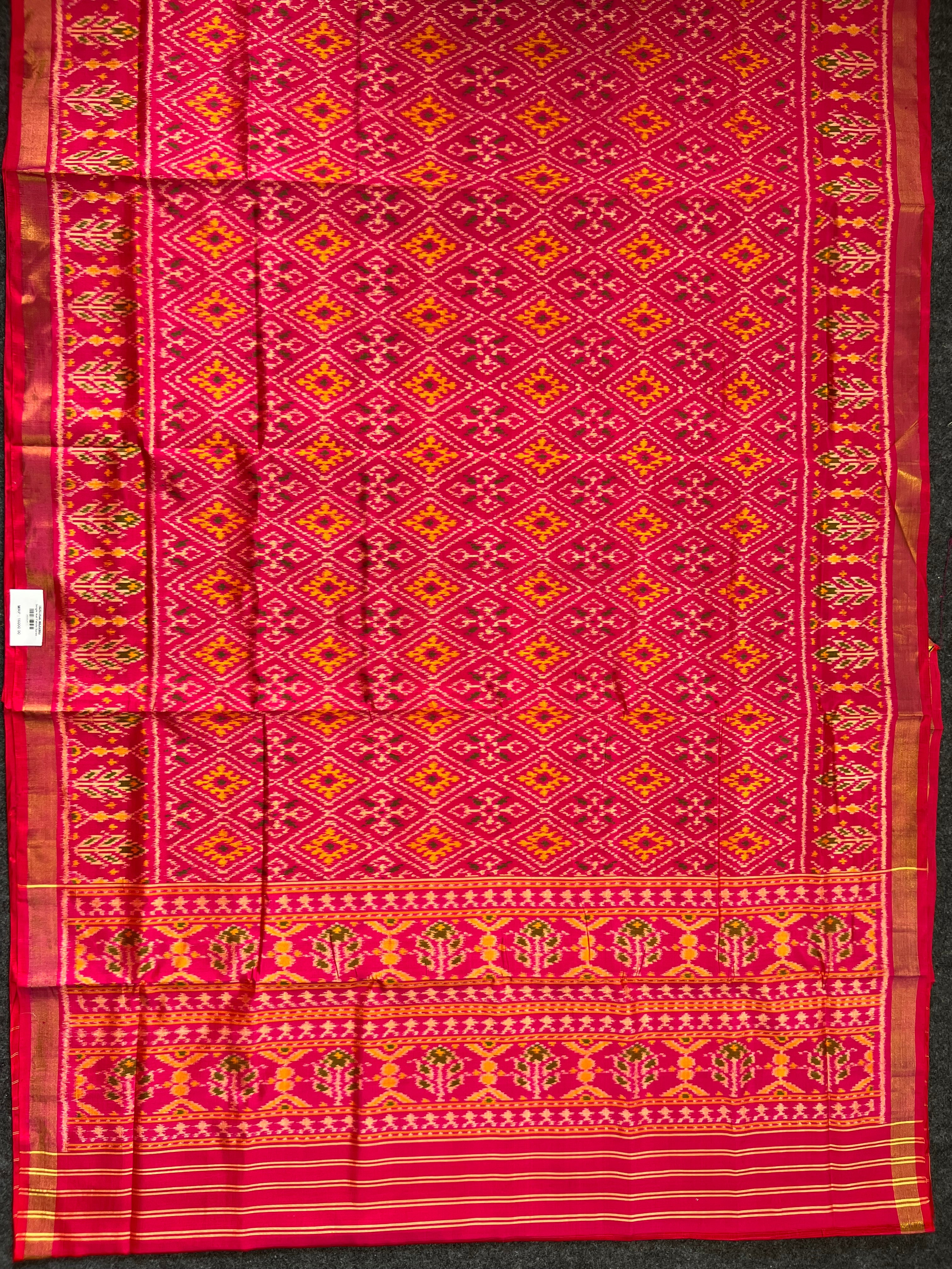Pink Pan-Chanda Traditional Design Handwoven Patola Silk Saree Secondary image