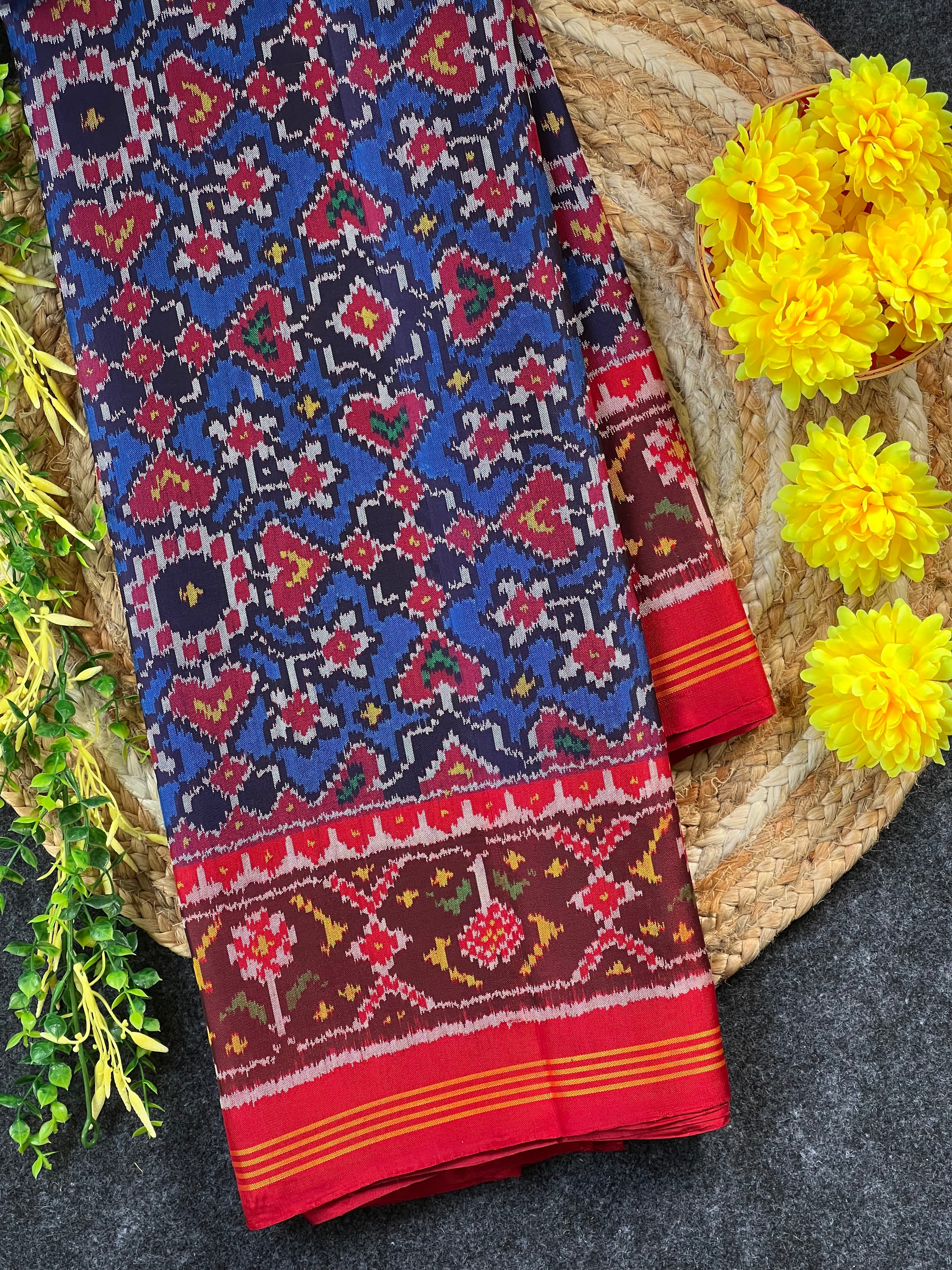 Navratna Manekchowk Traditional Design Handwoven Patola Silk Saree Main image