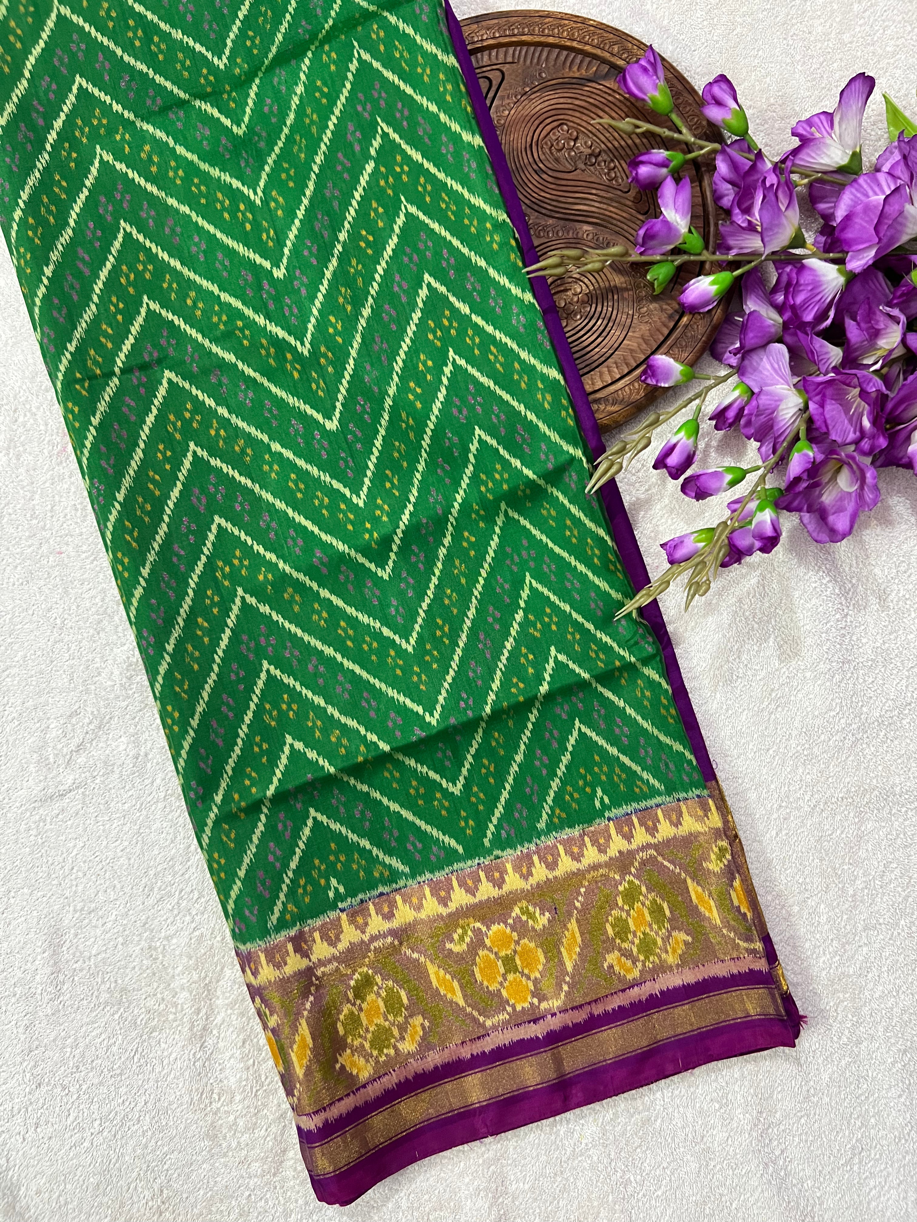 Laheriya Zigzag Handwoven Patola Silk Saree Main image
