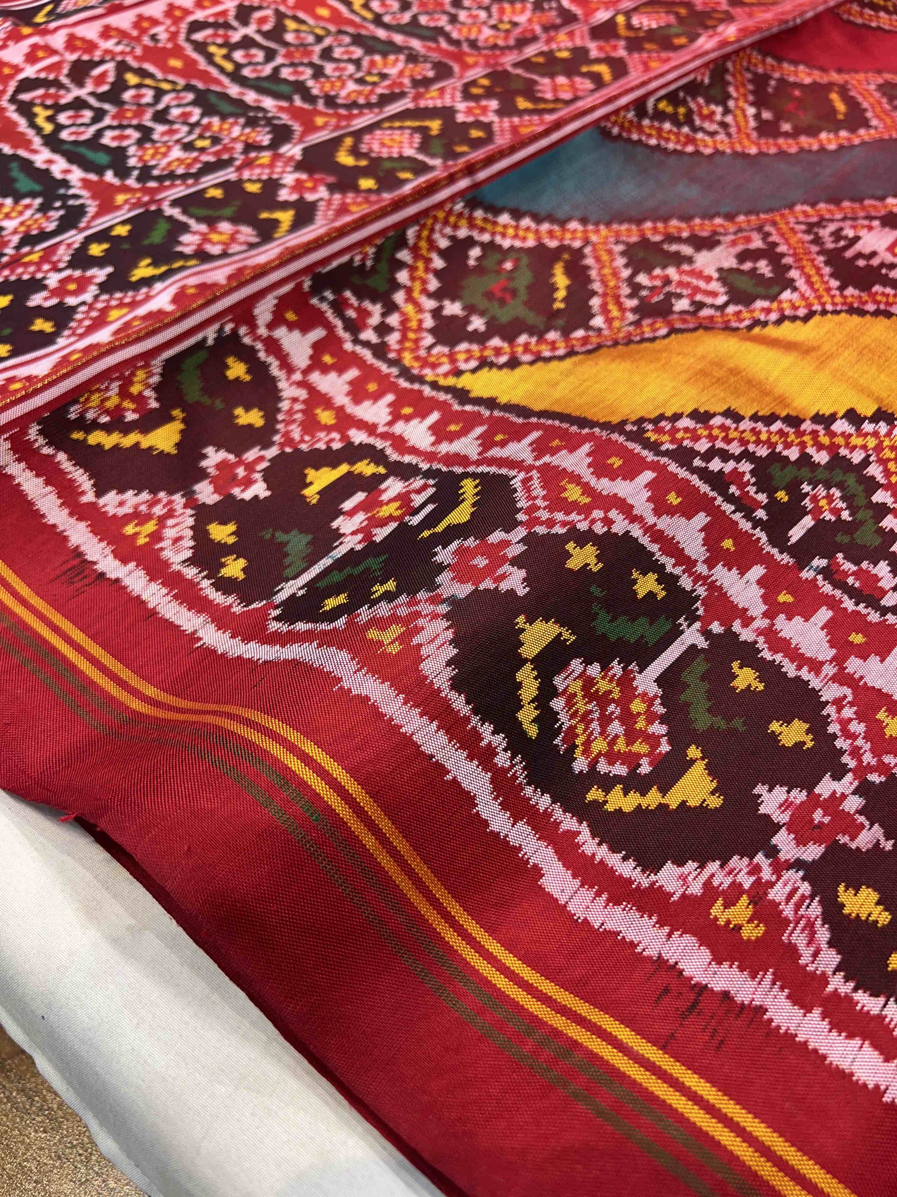 Handwoven Patola Silk Saree Laheriya Designer Secondary image