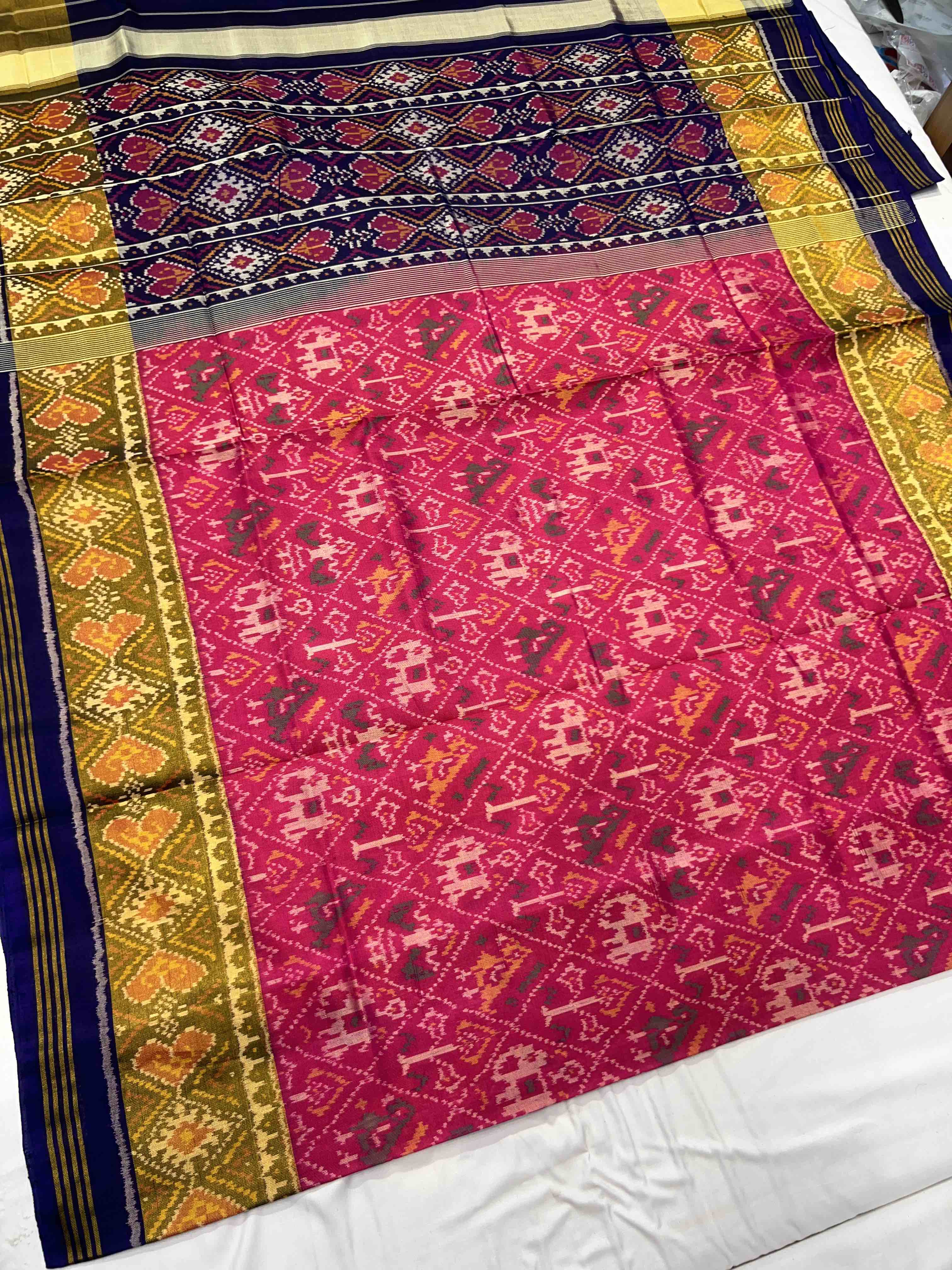 Handwoven Patola Silk Saree Narikunjan pink Secondary image