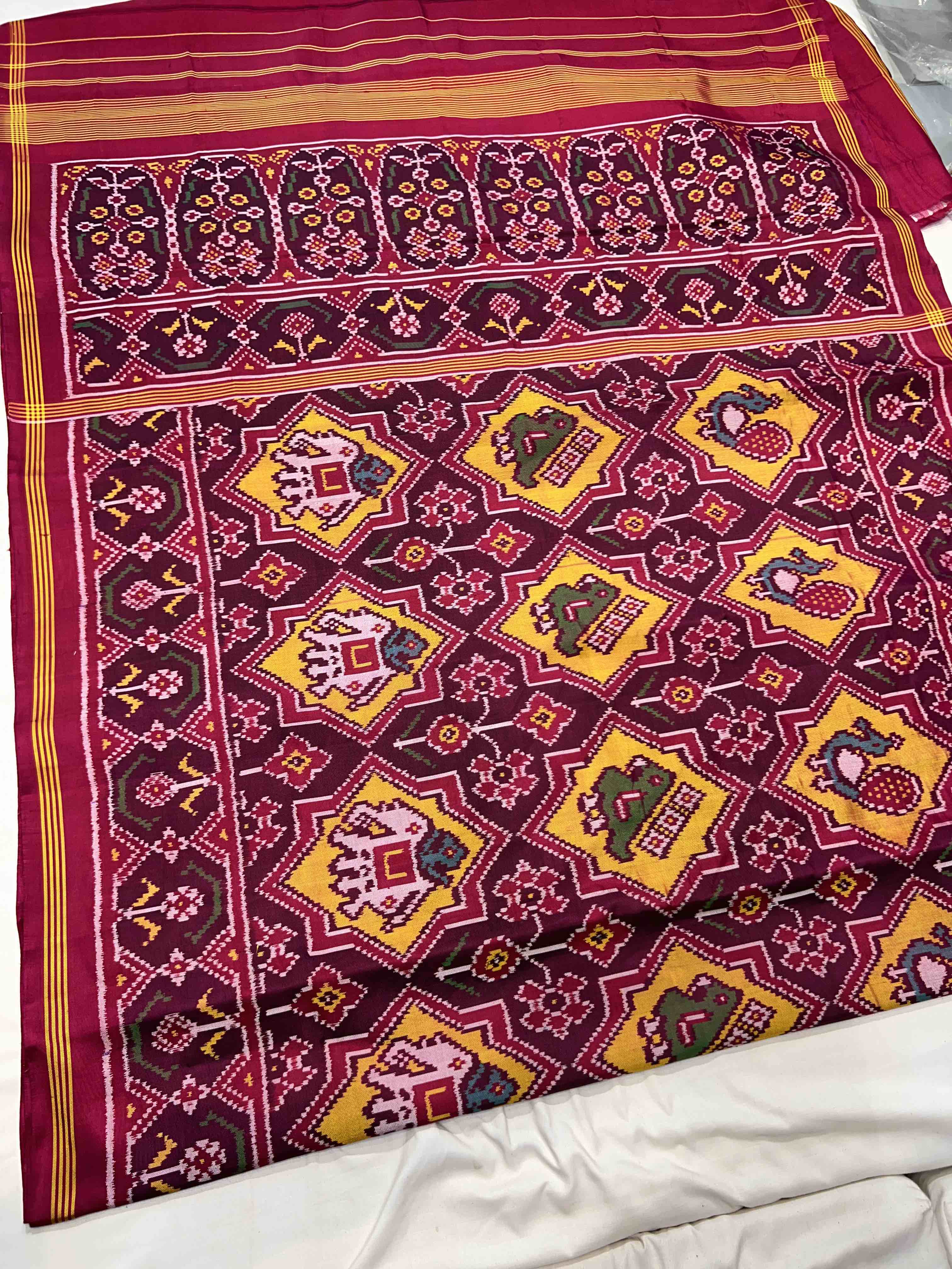 Handwoven Patola Silk Saree Star Design Secondary image